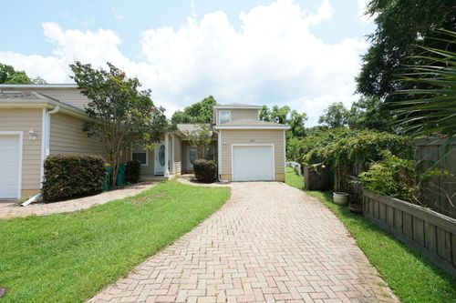 507 31st St, Niceville, FL, 32578-2555 | Card Image