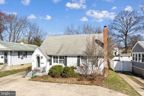 553 W Kings Hwy, AUDUBON, NJ, 08106-2207 | Card Image