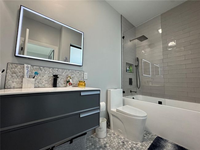 4000 Ne 23 Rd Ave, House other with 3 bedrooms, 4 bathrooms and null parking in Lighthouse Point FL | Image 13