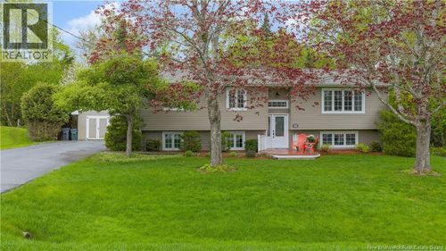 86 Bartlett Ave, Hampton, NB, E5N5J1 | Card Image