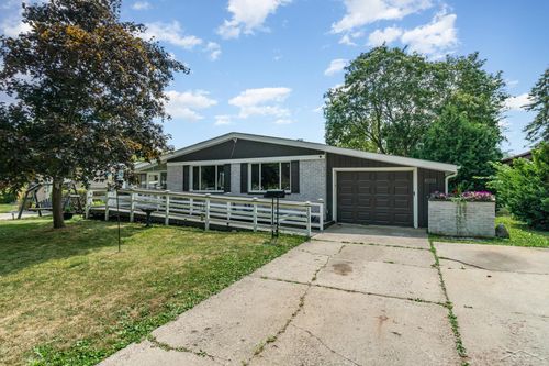 2003 Carman Dr, Saginaw, MI, 48602-2915 | Card Image