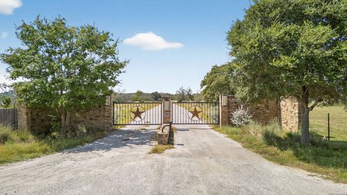 14 Joshua Ranch Dr, Comfort, TX, 78013-2019 | Card Image