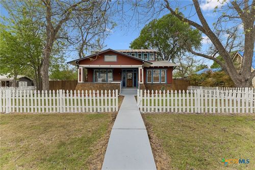 292 S Gilbert Ave, New Braunfels, TX, 78130-4517 | Card Image