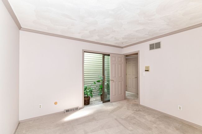 Atrium with Skylight | Image 14