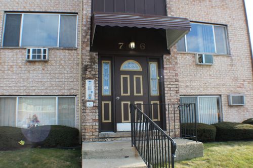 apt-2a-706 Ivanhoe Ln, Mount Prospect, IL, 60056-5151 | Card Image