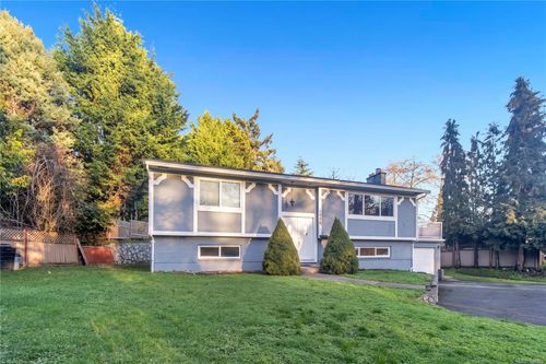 1418 Mckenzie Ave, Victoria, BC, V8N1A1 | Card Image