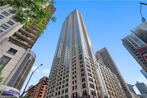 32e-33 W Ontario St, Chicago, IL, 60654-7769 | Card Image