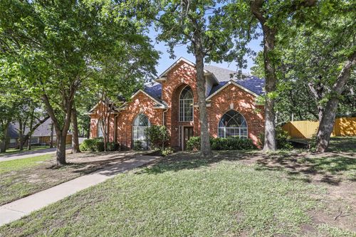 805 Red Oak Ct, Crowley, TX, 76036-3916 | Card Image