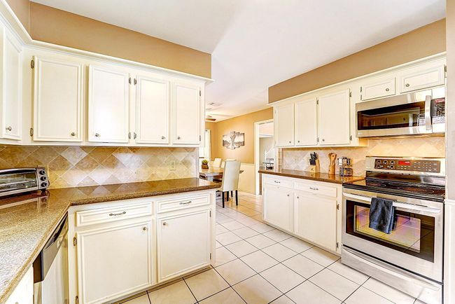 8111 Pine Green Ln, House other with 6 bedrooms, 4 bathrooms and 2 parking in Humble TX | Image 14