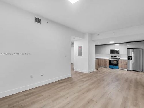 305-3728 Nw 19th Ave, MIAMI, FL, 33142-5436 | Card Image