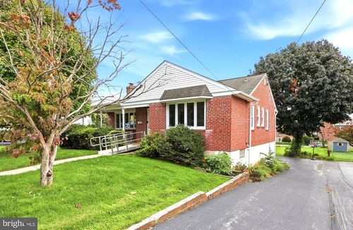 21 Davis Ave, BROOMALL, PA, 19008-2102 | Card Image
