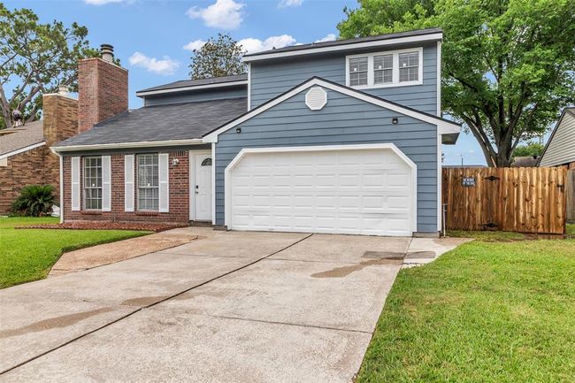 View of the front of the house featuring a private driveway and attractive curb appeal. | Image 27