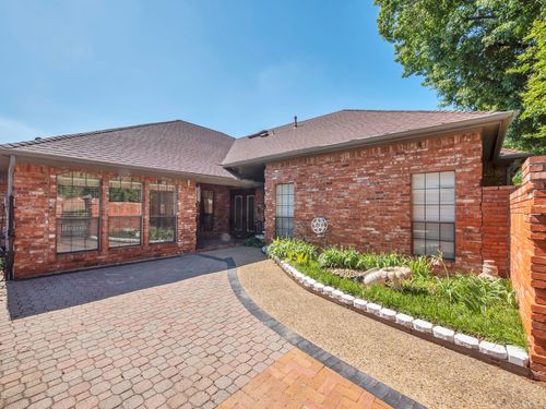 10211 Shadow Way, Dallas, TX, 75243-5047 | Card Image