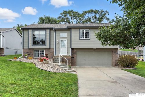 1101 Marshall Cir, Papillion, NE, 68046-3854 | Card Image