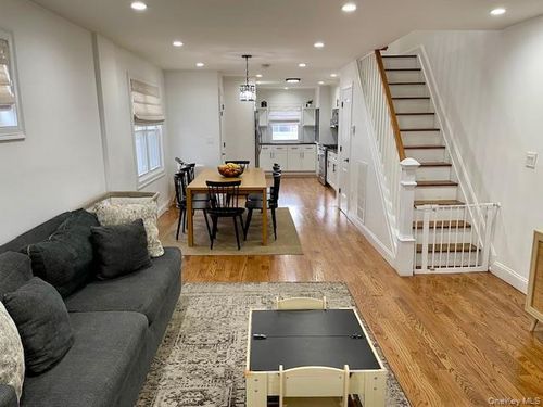 117 205th St, Saint Albans, NY, 11412-2922 | Card Image