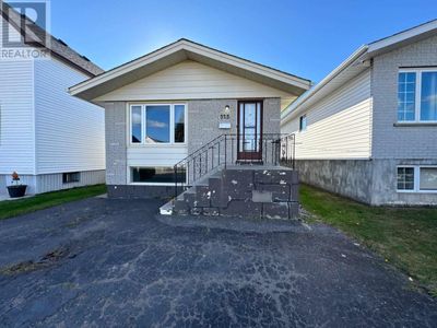 525 Mcbain St, Home with 3 bedrooms, 2 bathrooms and null parking in Thunder Bay ON | Image 1