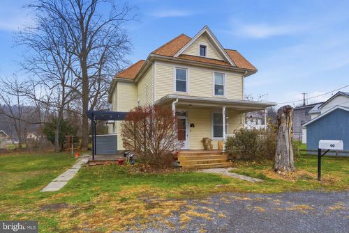 40 Mable Ln, BERKELEY SPRINGS, WV, 25411-1058 | Card Image