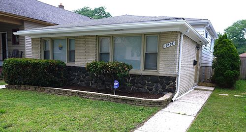 10508 S Bensley Avenue, Chicago, IL, 60617 | Card Image
