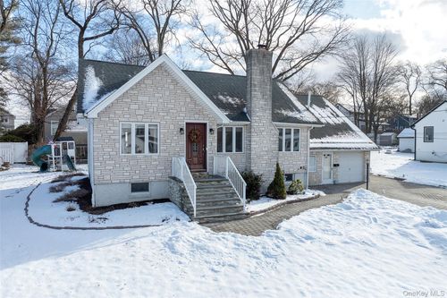 2 Henry Ct, Nanuet, NY, 10954-2512 | Card Image