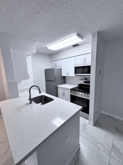 apt-5106-2866 S University Dr, Davie, FL, 33328-1405 | Card Image