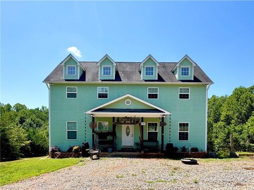 243 Hunter Ridge Ln, Ararat, NC, 27007-8471 | Card Image