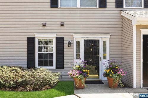 52 Greenbrook Dr, Bloomfield, NJ, 07003-2881 | Card Image