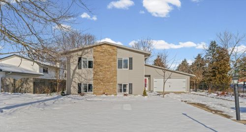 702 Devonshire Dr, Champaign, IL, 61820-7311 | Card Image