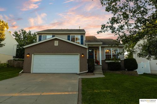 15821 Cottonwood Ave, Omaha, NE, 68136-3211 | Card Image
