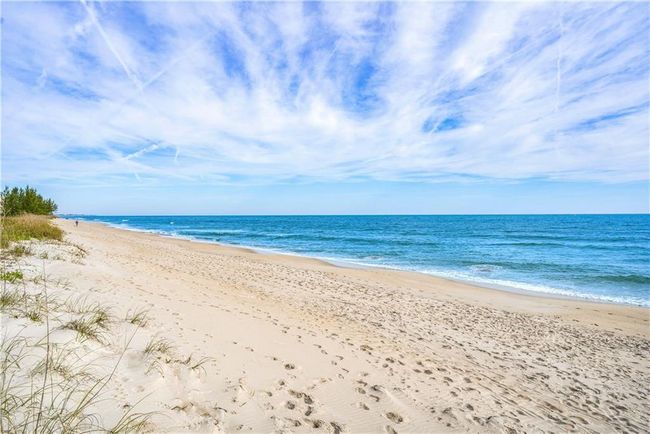 APT-402 - 3702 N Highway A1a, Condo with 3 bedrooms, 3 bathrooms and null parking in Hutchinson Island FL | Image 33