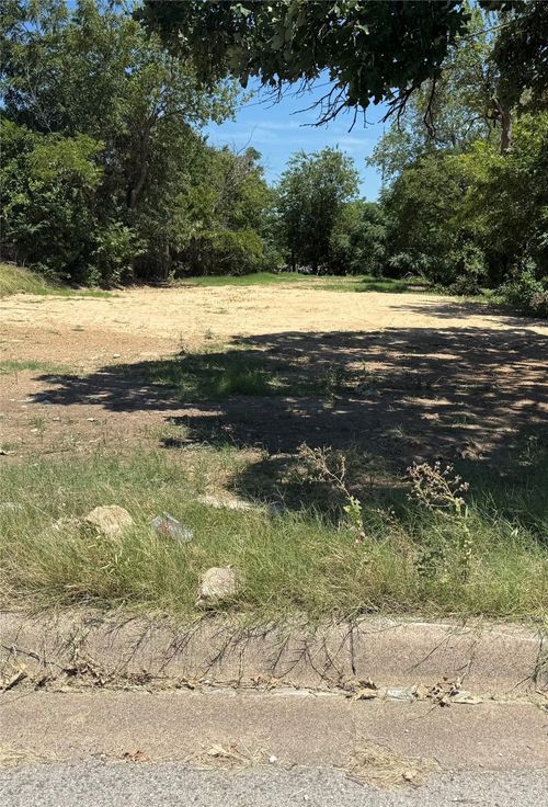 1329 Ash Crescent St, Fort Worth, TX, 76104-5605 | Card Image