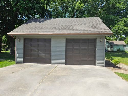 48 N Market St, Momence, IL, 60954-1443 | Card Image