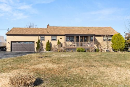 7 Montgomery Ln, Bay Shore, NY, 11706-8809 | Card Image