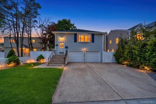 306 Jackson Avenue, Oyster Bay, NY, 11791 | Card Image