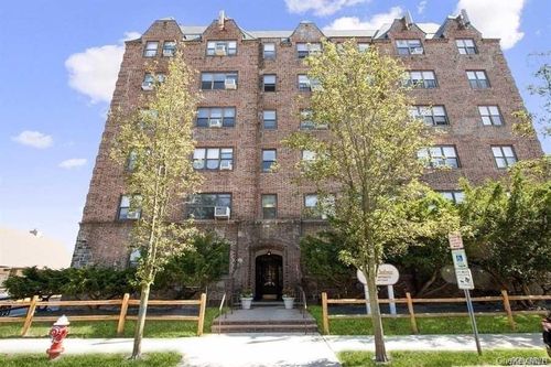 4a-141 Wyckoff Pl, Woodmere, NY, 11598-2118 | Card Image