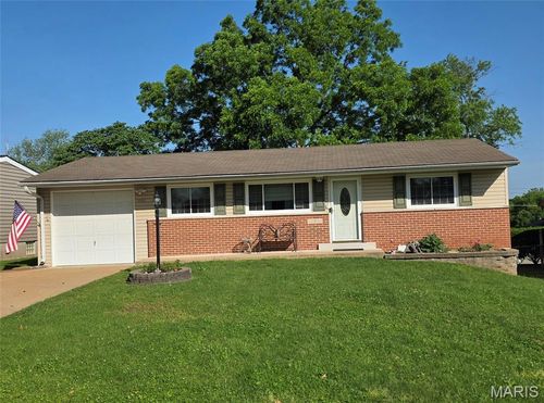 10531 Crecelius Dr, Saint Louis, MO, 63123-5021 | Card Image