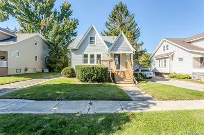 1417 17 Th Street, Home with 2 bedrooms, 1 bathrooms and null parking in Port Huron MI | Image 1