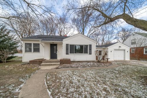 912 W Silver Lake Rd, Fenton, MI, 48430-2627 | Card Image