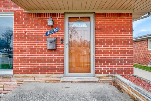 10070 Buckingham Ave, Allen Park, MI, 48101-1208 | Card Image