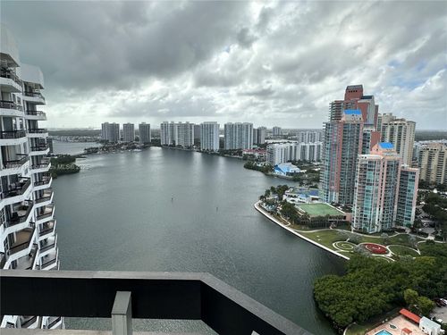 apt-3204-3530 Mystic Pointe Dr, Aventura, FL, 33180-4536 | Card Image