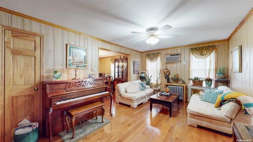 24 Everett St, Lynbrook, NY, 11563-3231 | Card Image