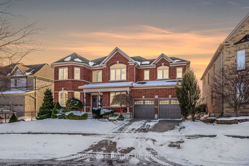 252 Edgewater Cres, Kitchener, ON, N2A4M2 | Card Image