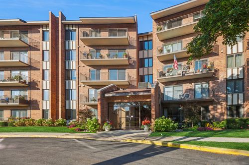 apt-309-701 Lake Hinsdale Dr, Willowbrook, IL, 60527-2241 | Card Image