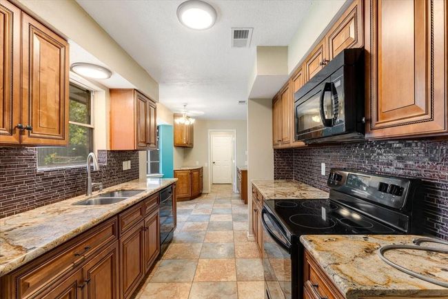 5003 Camden Ln, House other with 3 bedrooms, 2 bathrooms and 2 parking in Pearland TX | Image 13