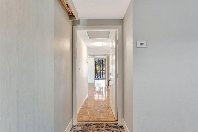 202 - 800 Jeffery 202 Street, Condo with 3 bedrooms, 2 bathrooms and null parking in Boca Raton FL | Image 5