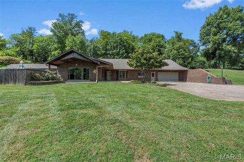 7 Greenbriar Ln, Chester, IL, 62233-1412 | Card Image