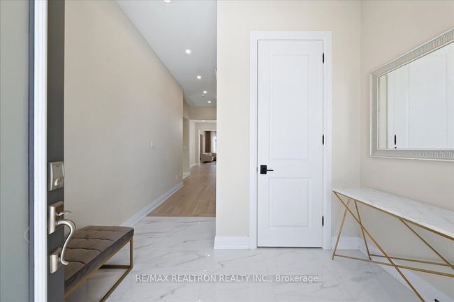 7 Maple Fields Cir, House other with 5 bedrooms, 4 bathrooms and 2 parking in Aurora ON | Image 4