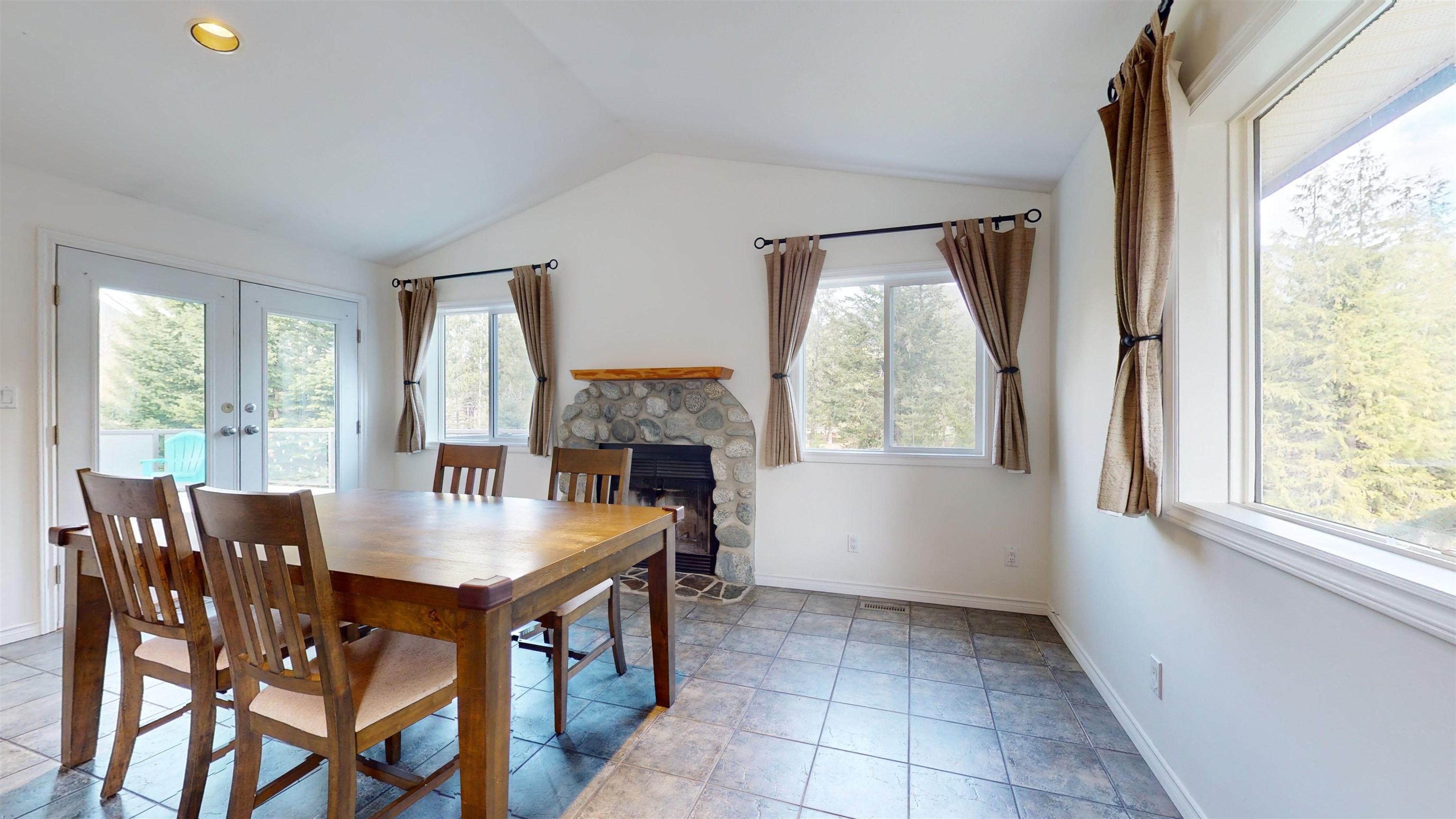 1481 Hemlock Street, House other with 7 bedrooms, 3 bathrooms and 4 parking in Pemberton BC | Image 11