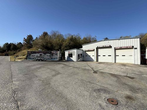 605 Trent St Ne, Norton, VA, 24273-1533 | Card Image