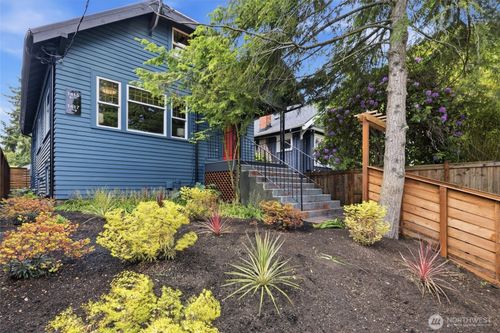 1417 Martin Luther King Jr Way, Seattle, WA, 98122-3127 | Card Image