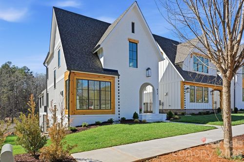 612 Walnut St, Davidson, NC, 28036-8128 | Card Image